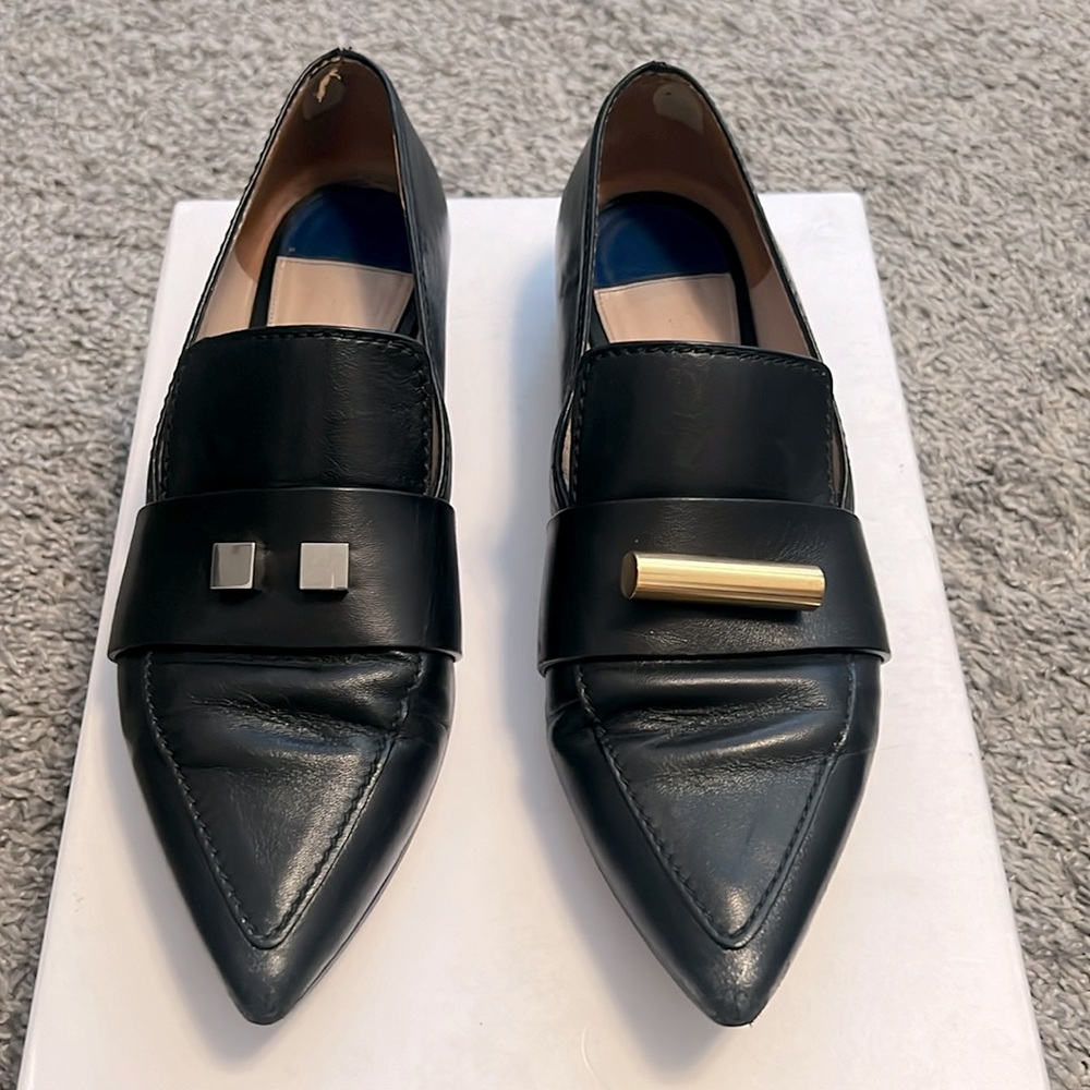 Stuart Weitzman Pointed Flats - image 1